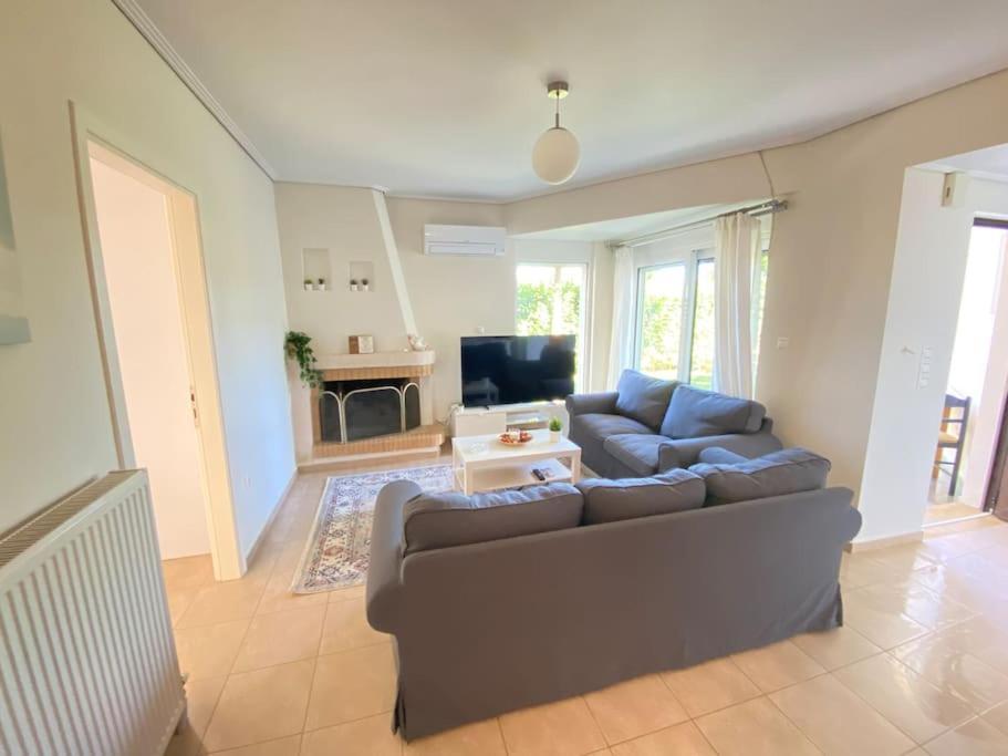 Cozy 2 Room Apartment With Garden Near Athens Air-Port Artemida  Esterno foto